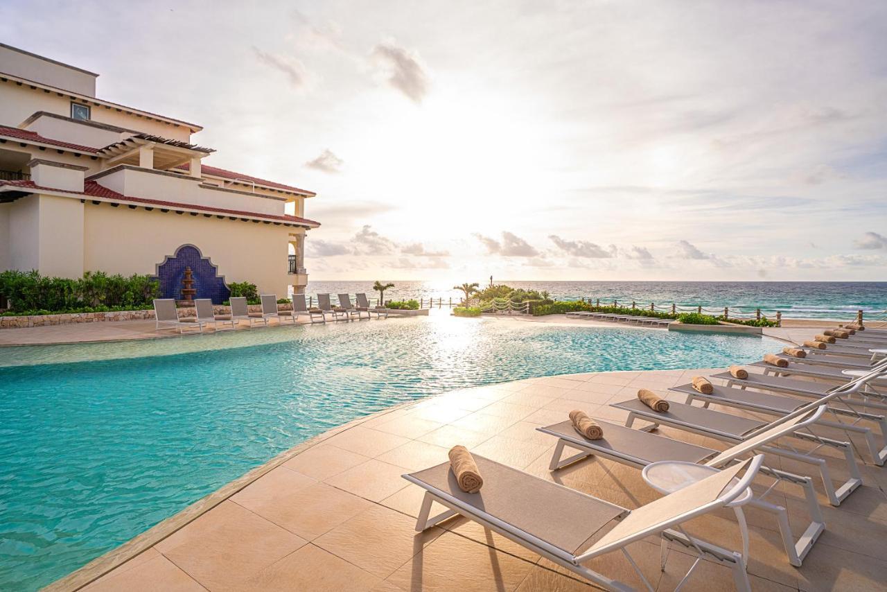 Grand Park Royal Cancun (Adults Only) Esterno foto The pool at the Iberostar Grand Hotel Bávaro