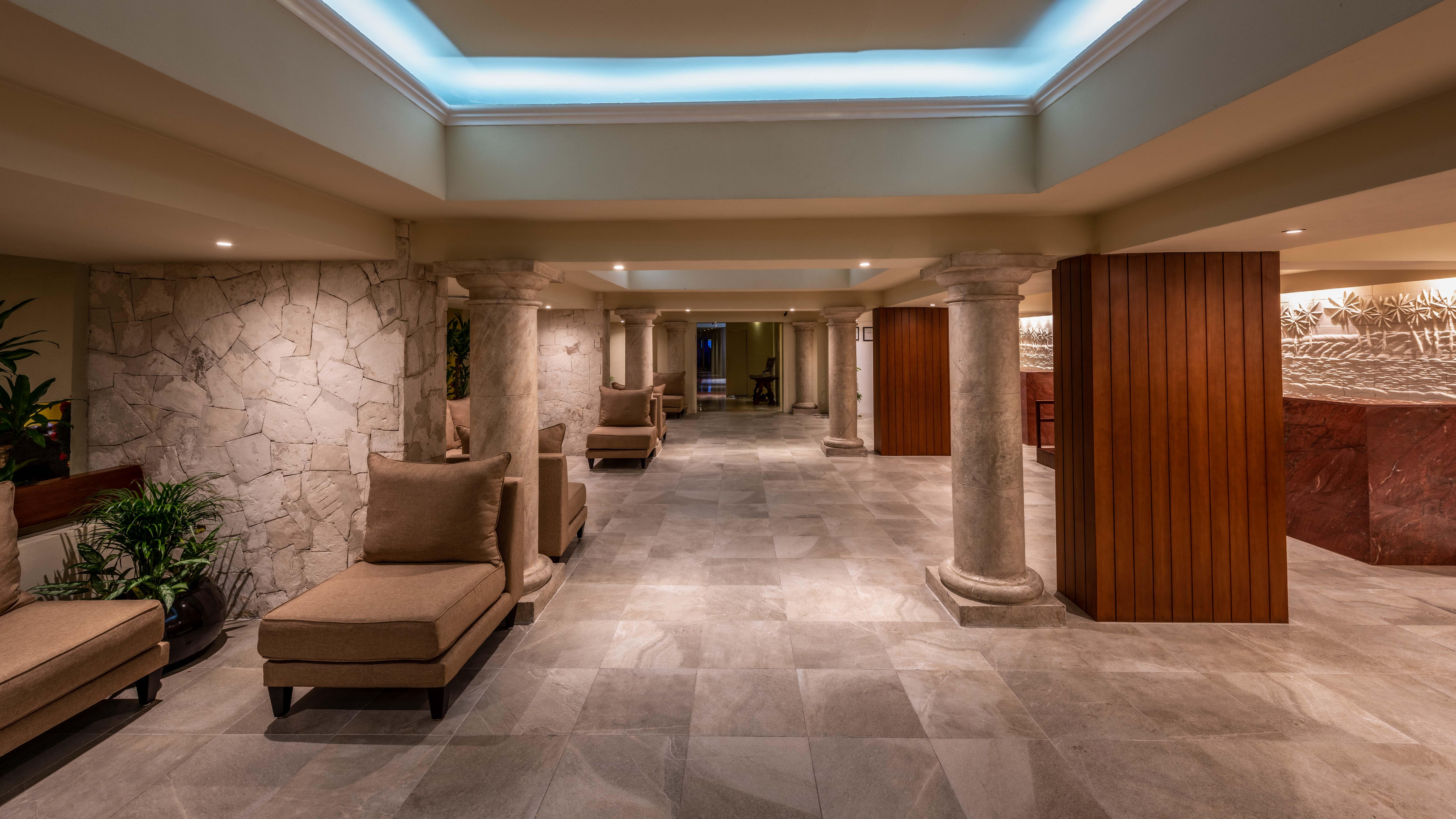 Grand Park Royal Cancun (Adults Only) Esterno foto The lobby of the hotel