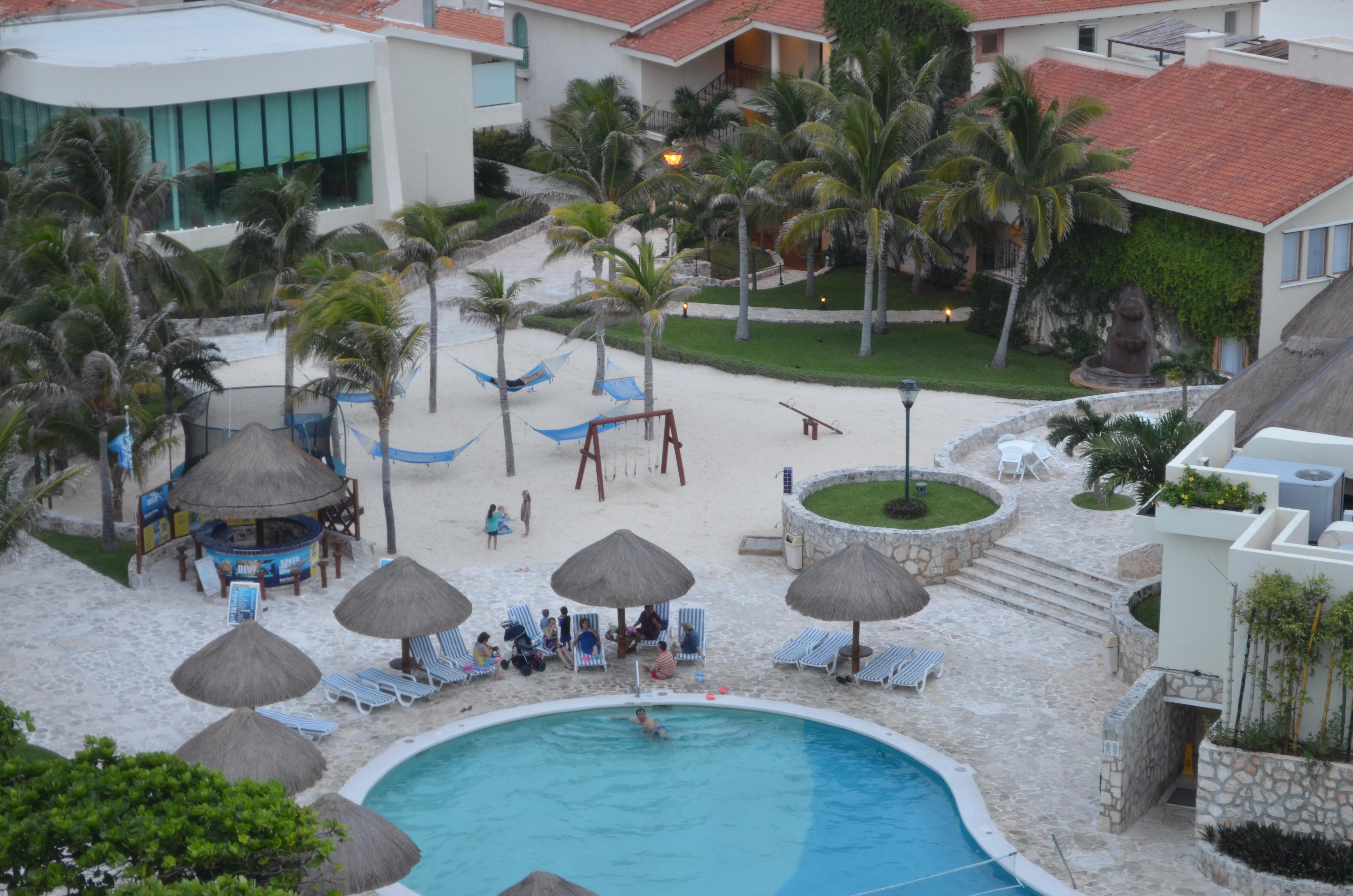 Grand Park Royal Cancun (Adults Only) Esterno foto A pool at the Grand Palladium Resort & Spa, Riviera Maya, Mexico