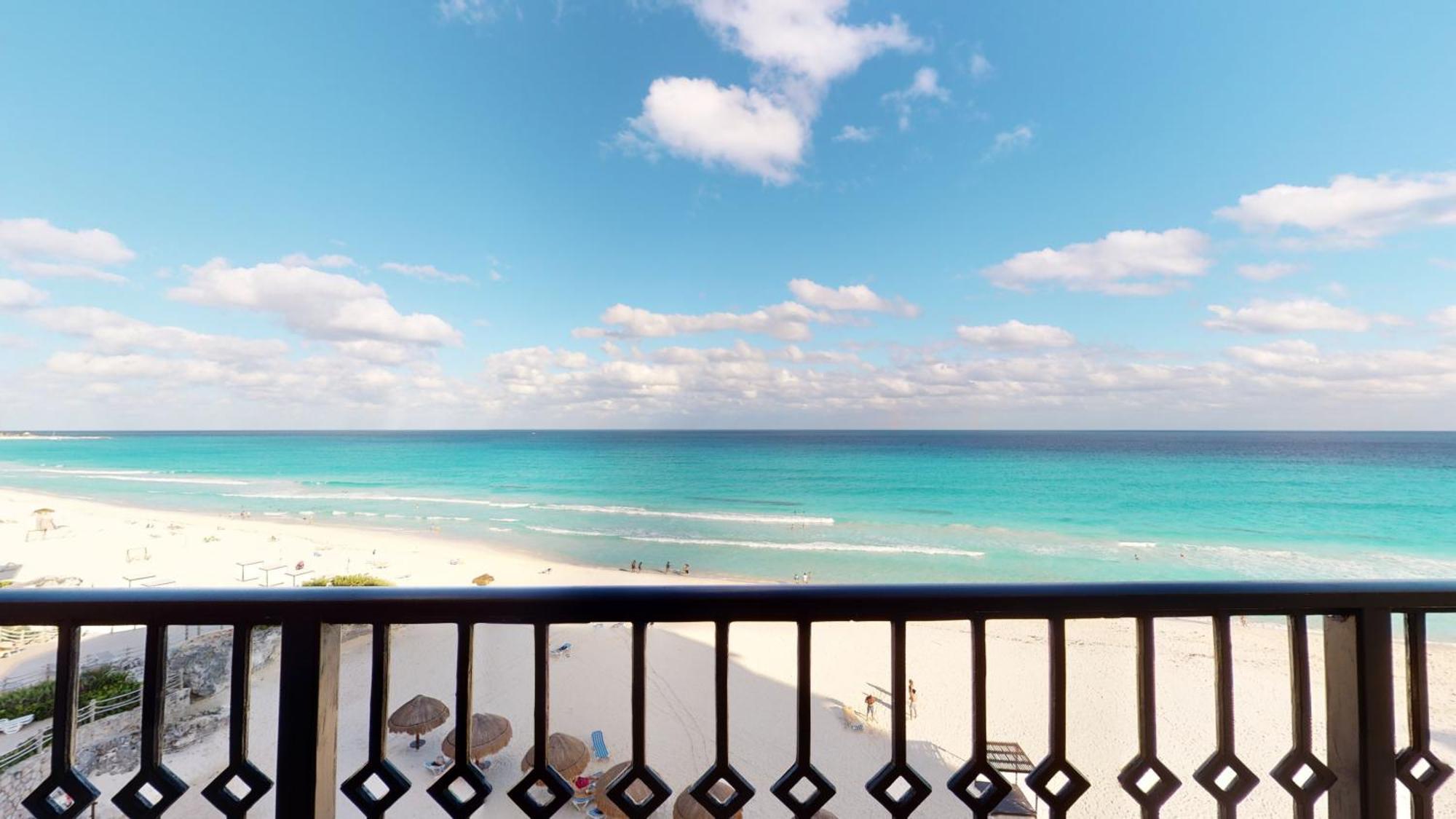 Grand Park Royal Cancun (Adults Only) Esterno foto View of the beach from a balcony