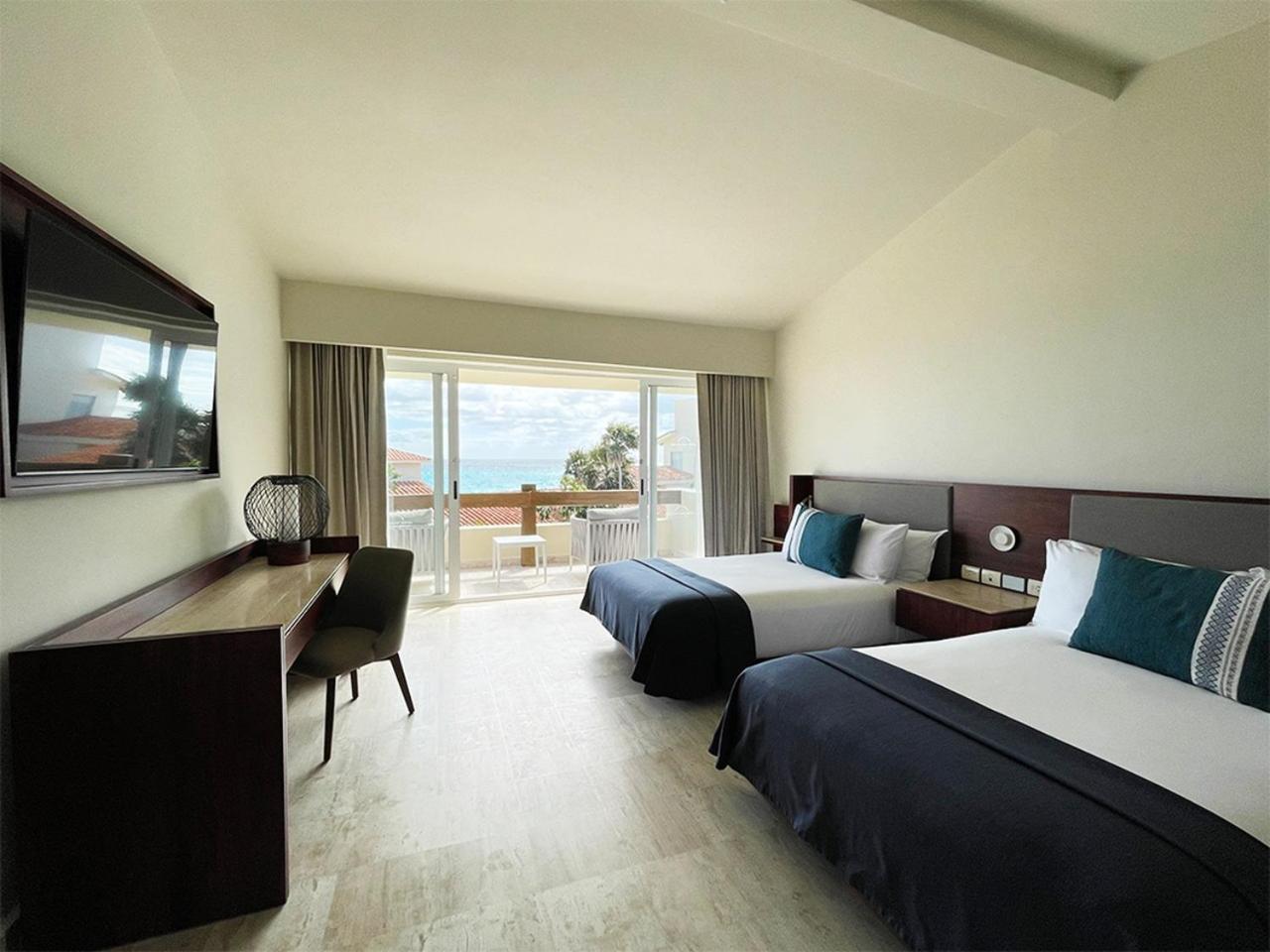 Grand Park Royal Cancun (Adults Only) Esterno foto A room at the Iberostar Grand Hotel at Playa Paraíso, Tenerife