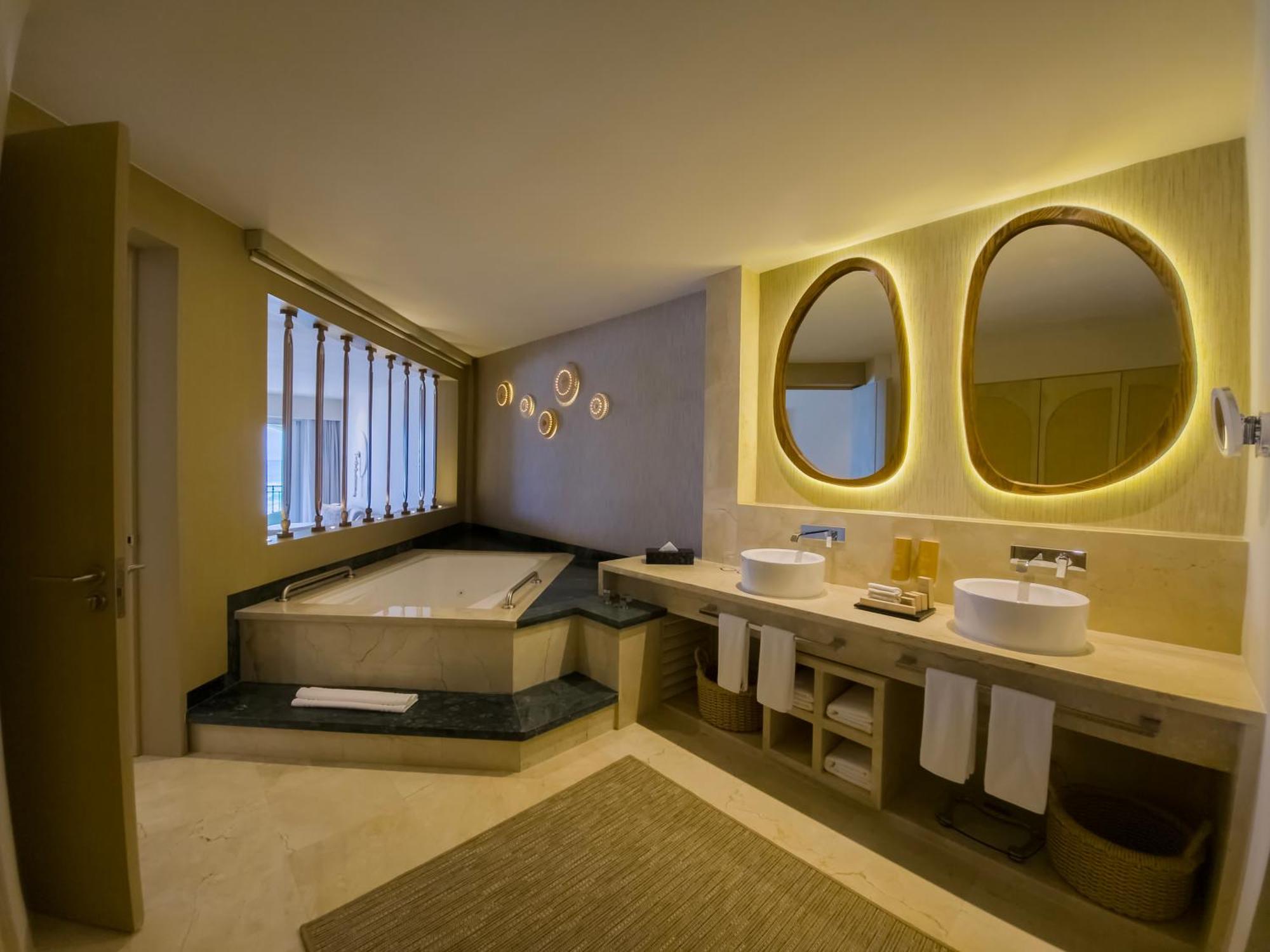 Grand Park Royal Cancun (Adults Only) Esterno foto Bathroom