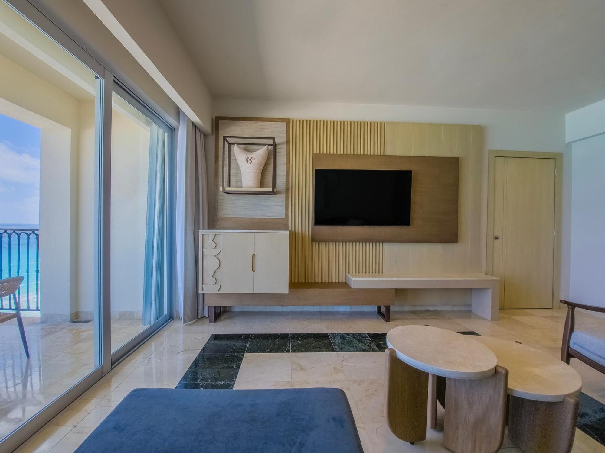 Grand Park Royal Cancun (Adults Only) Esterno foto A suite at the Hard Rock Hotel