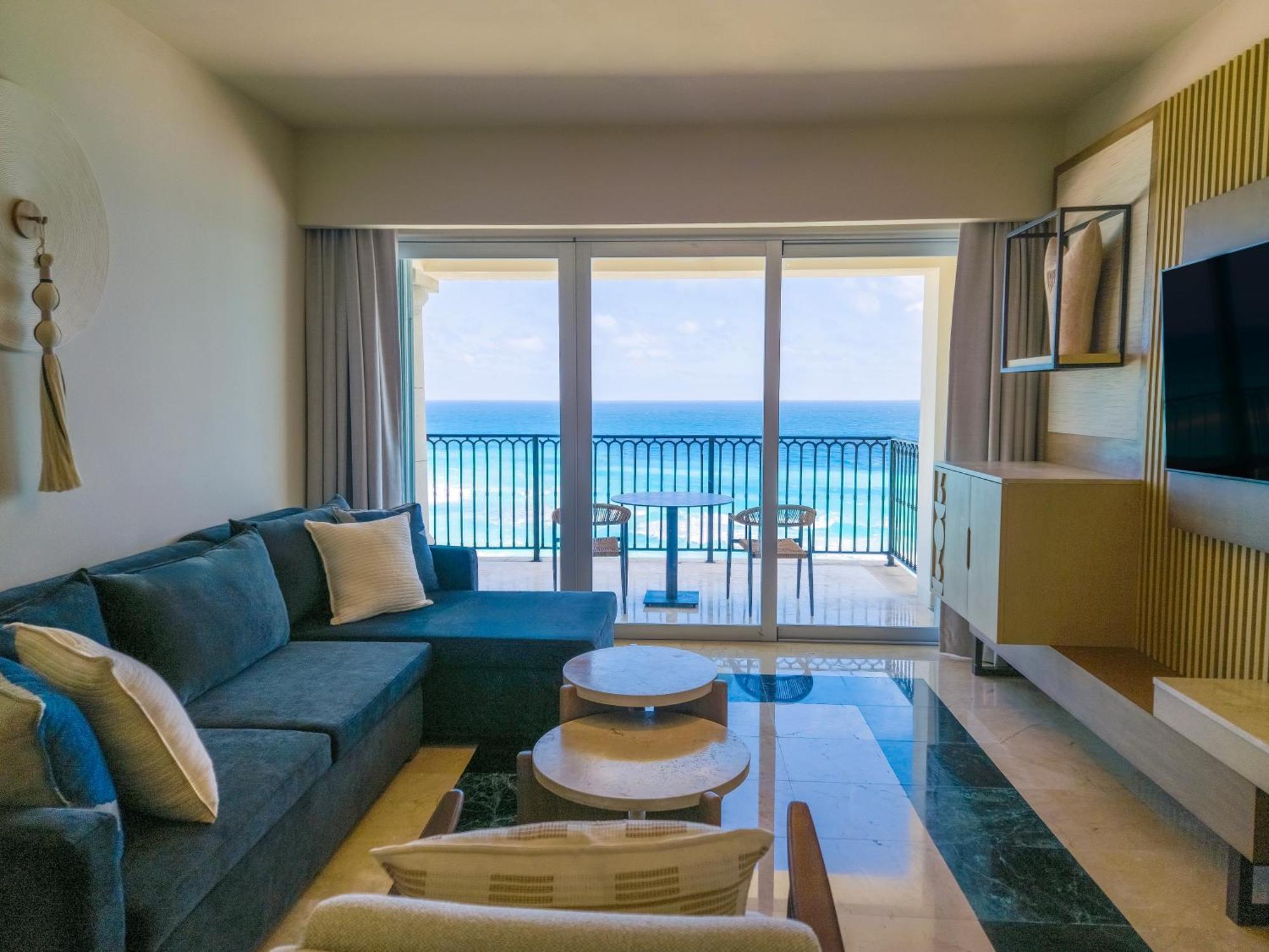 Grand Park Royal Cancun (Adults Only) Esterno foto A suite at the Hard Rock Hotel
